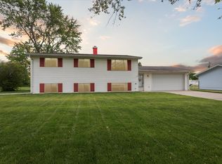 530 Manitou Rd, Saint Joseph, MI 49085