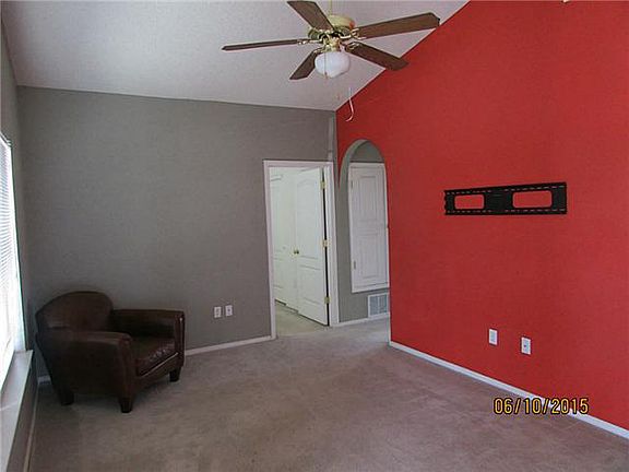 3rd image of 600 Maravillas St