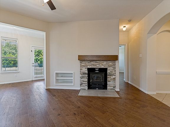 5th image of 1906 Pecan Grove Dr