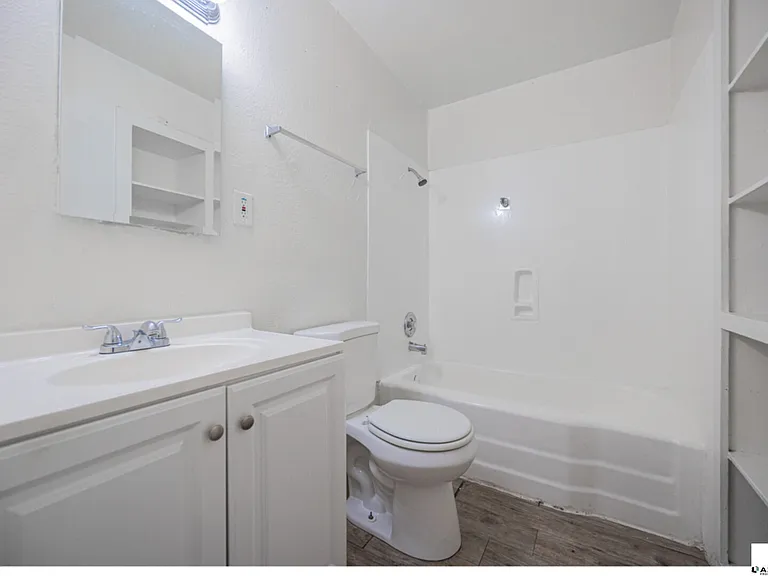 2123 W Devonshire Ave #9 — Photo 7