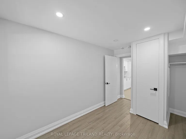 15 Balmoral Ave S #4 — Photo 27