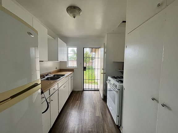 3rd image of 884 Riverlawn Ave #B
