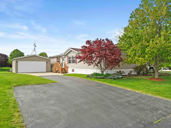 56 Drake Ln, Beecher, IL 60401