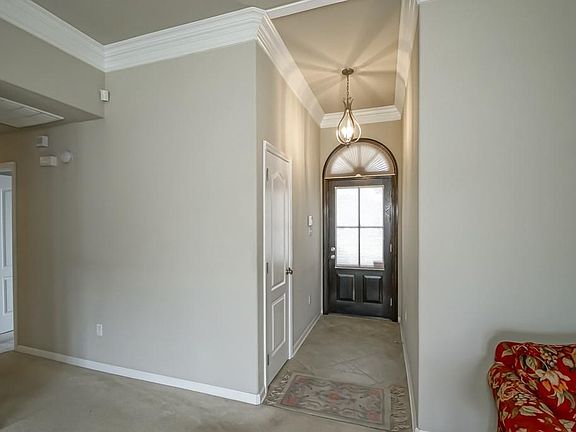4th image of 218 W Pin Oak Dr