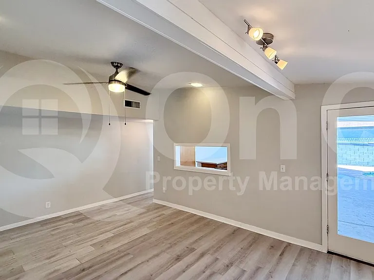 525 N Vine St — Photo 11