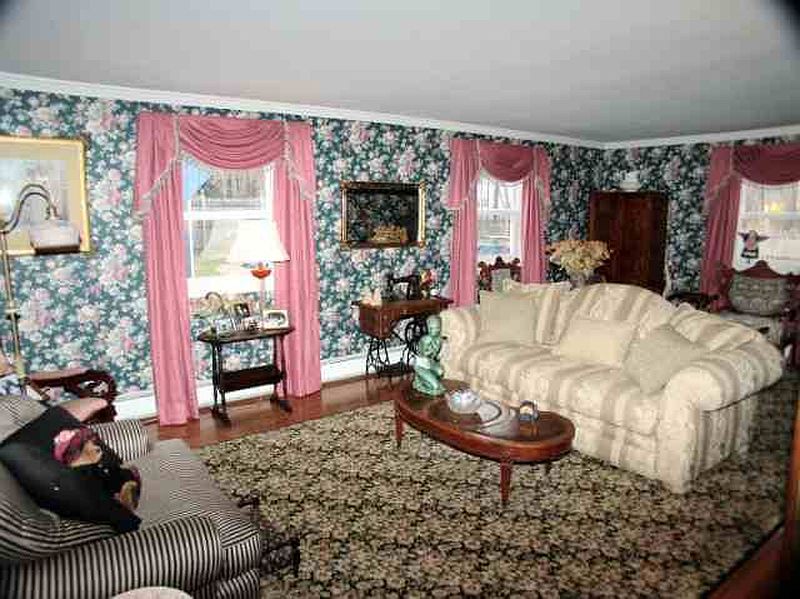 5th image of 7 MOUNTAIN LAUREL Drive