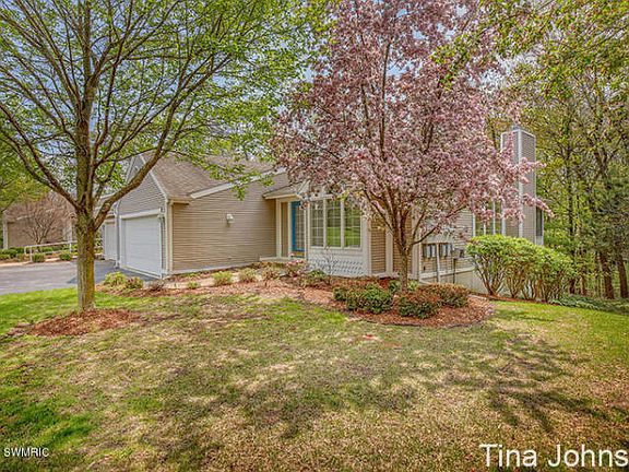 2nd image of 4275 Valleyside Ct NE