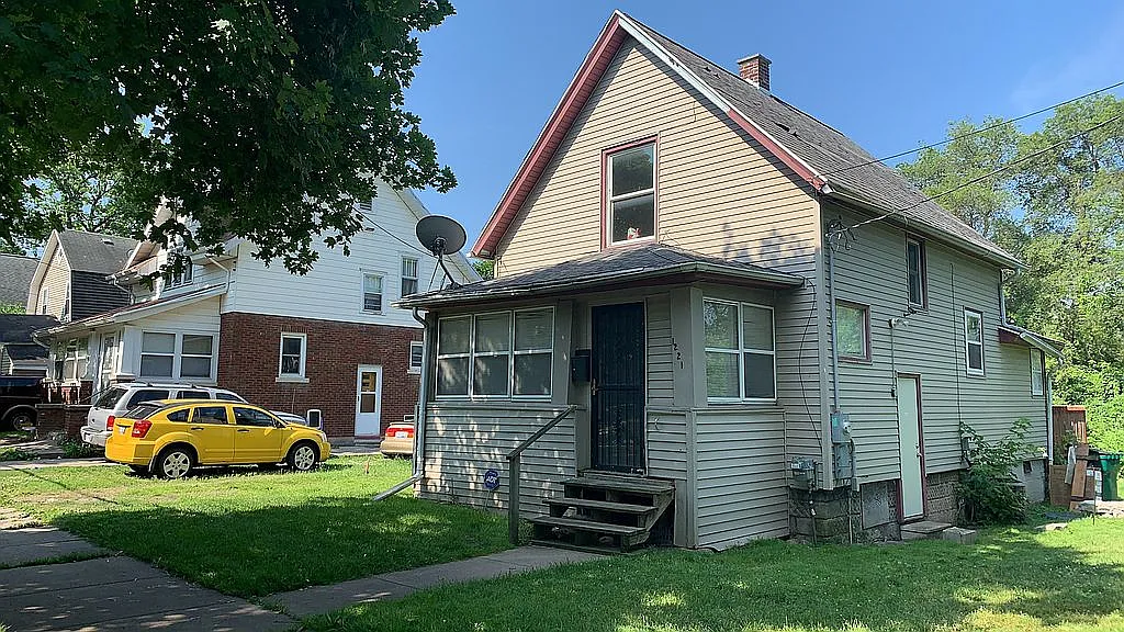 1221 Ballard St photo 1
