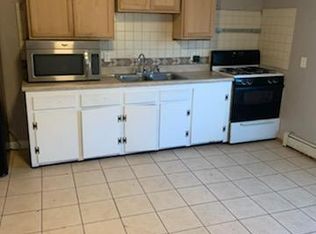 352 Grove St FLOOR 2, Woonsocket, RI 02895