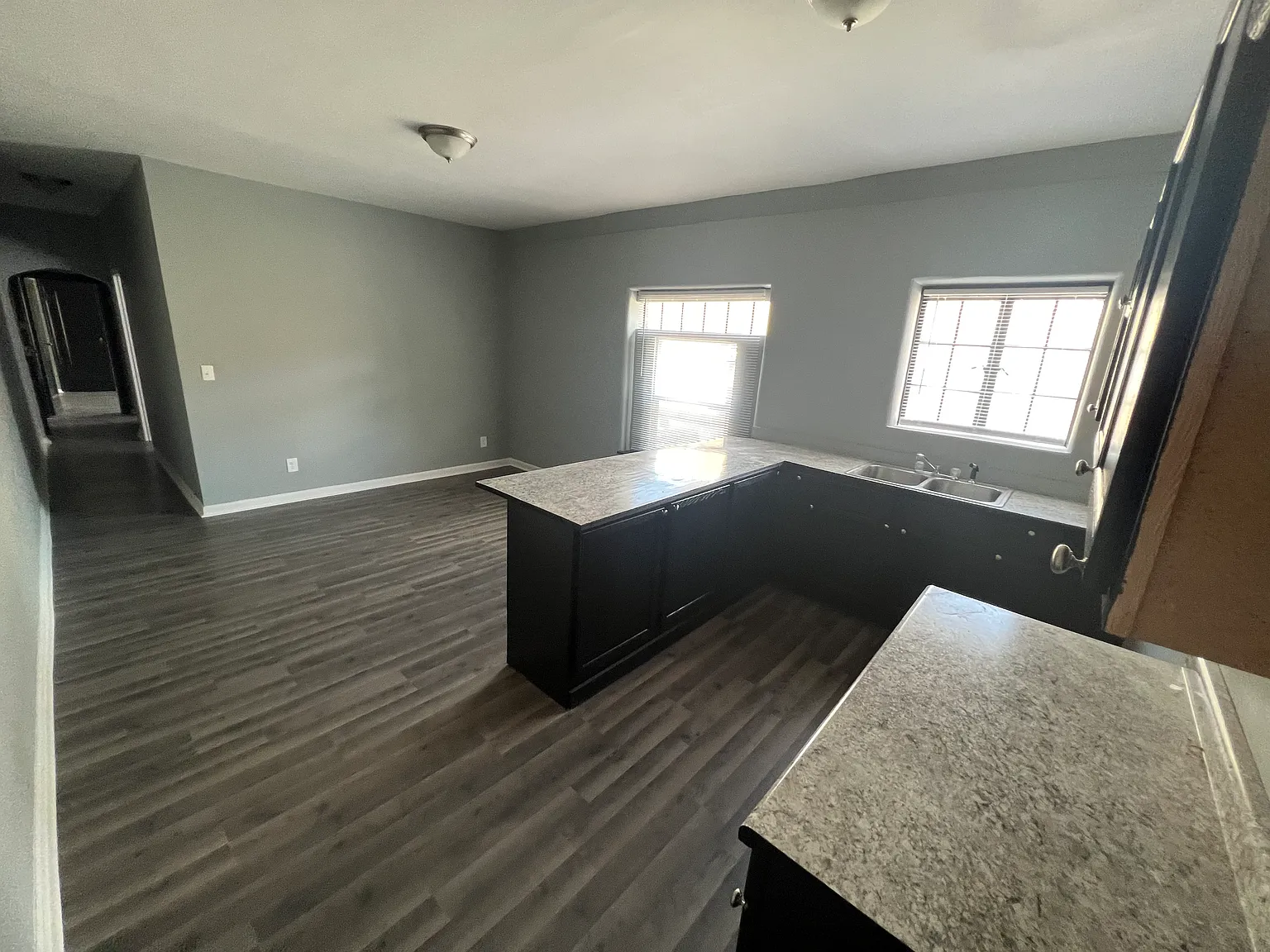 2 bed, 900 sqft, $1,300 — Photo 3