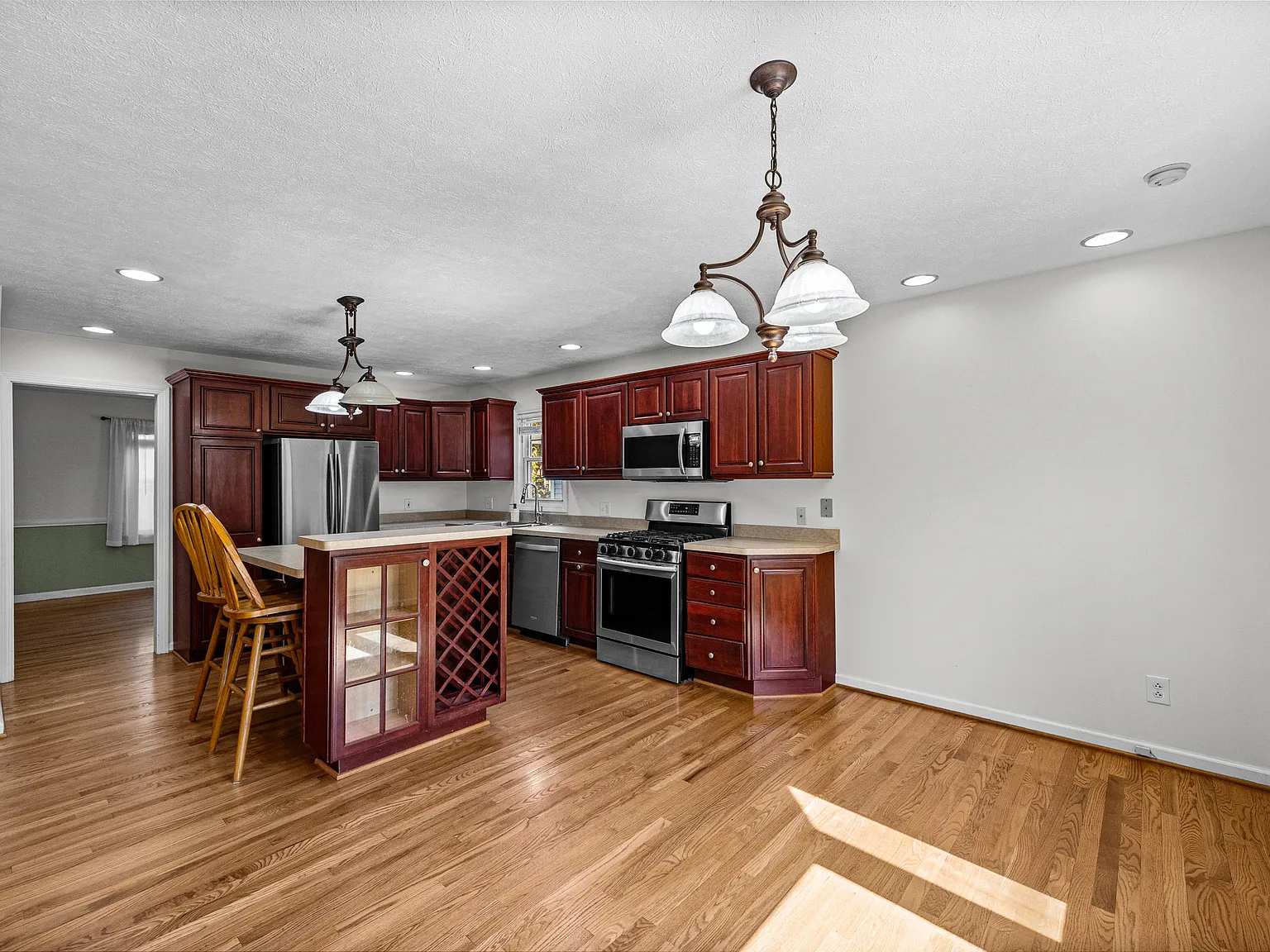 3 bed, 1550 sqft, $1,950 — Photo 2