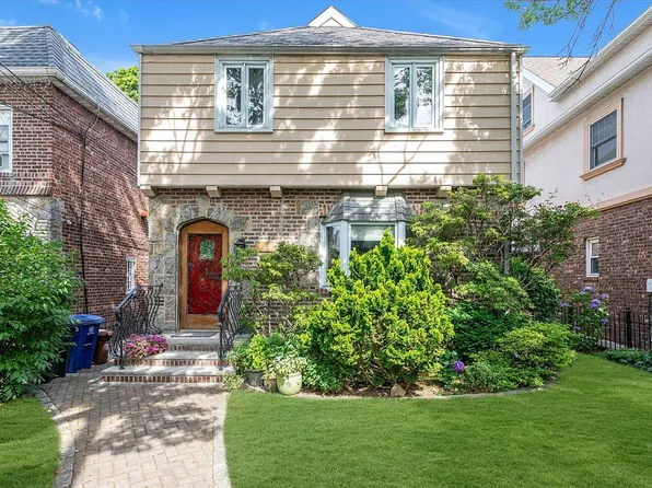 53-24 63rd St, Maspeth, NY 11378