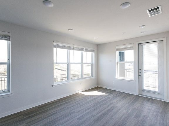 4th image of 10525 Wildhorse Ranch Trl #2307