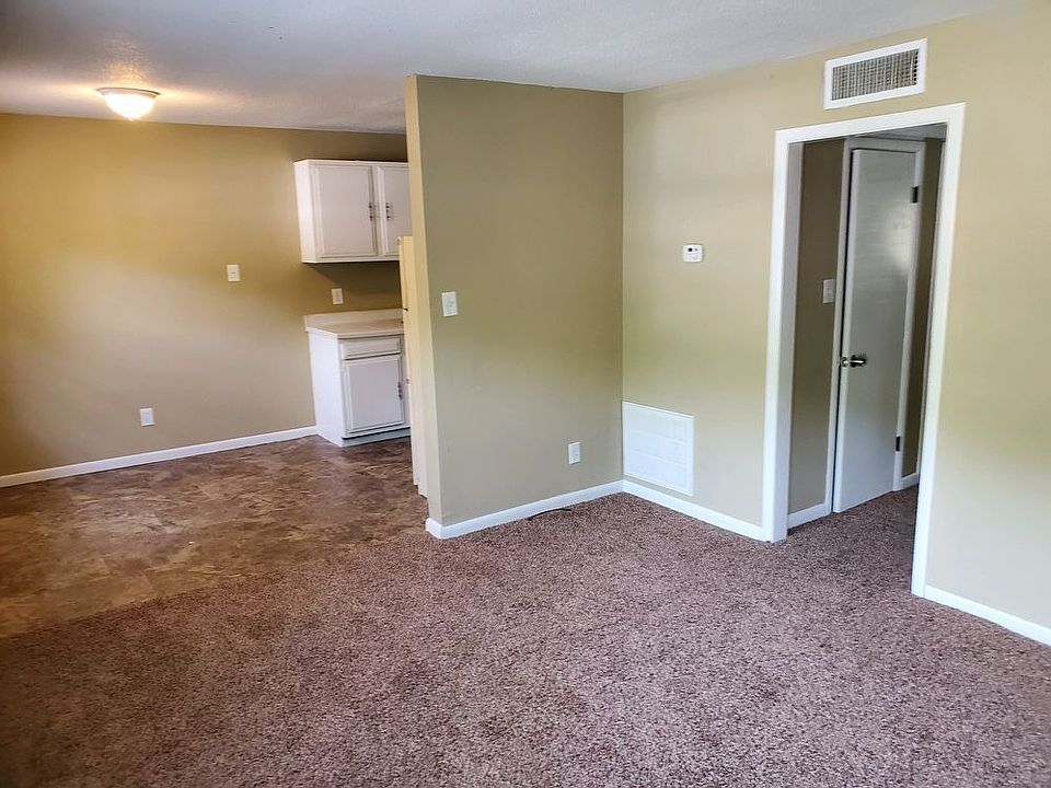 1st image of 2004 Dutch Valley Dr APT 9