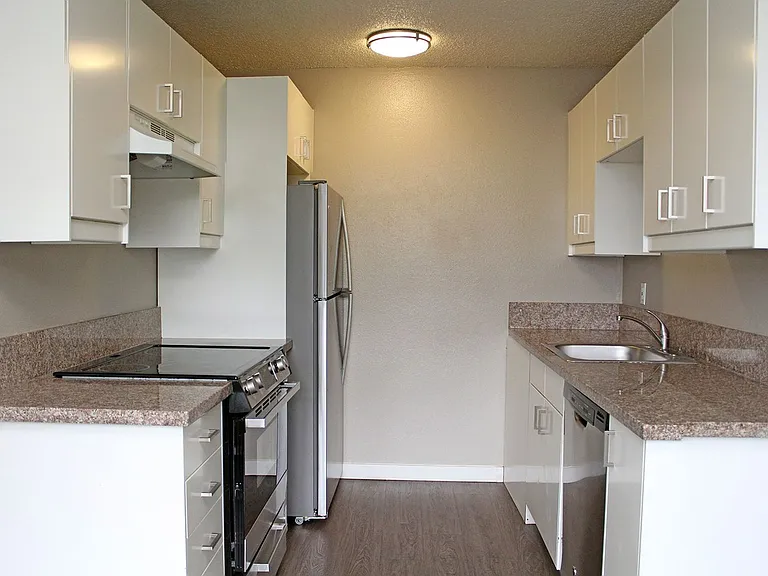 9222 N Lombard St — Photo 15