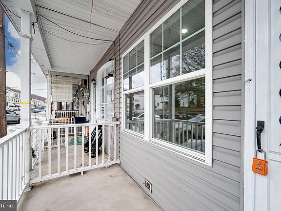 2nd image of 724 E Centre St