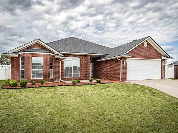 418 SE Lancelot Ln, Lawton, OK 73501