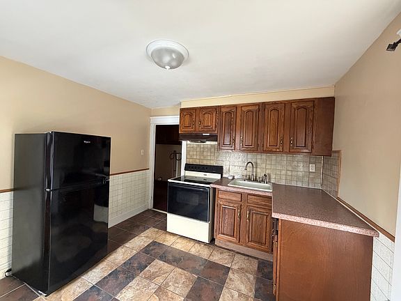 2nd image of 63 Nicholson St APT B