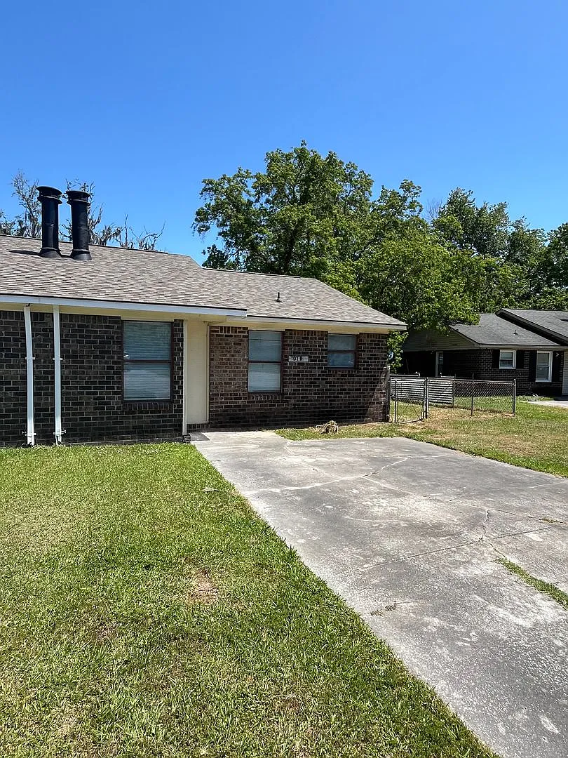 Building Photo - 101B Freehold Cir