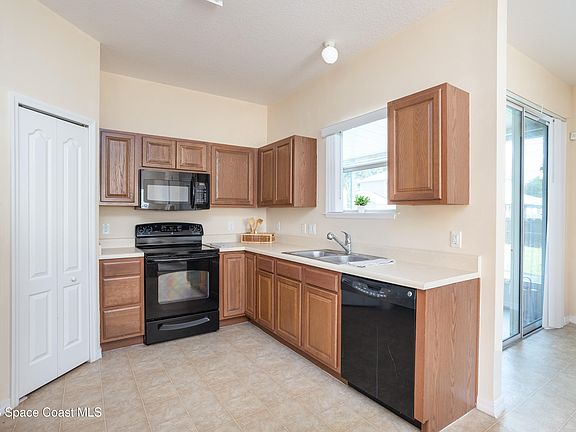 5th image of 471 Bluefields St SE