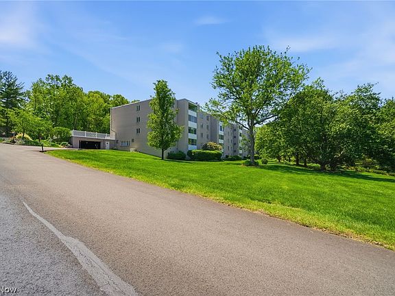 3rd image of 520 Meredith Ln APT 516