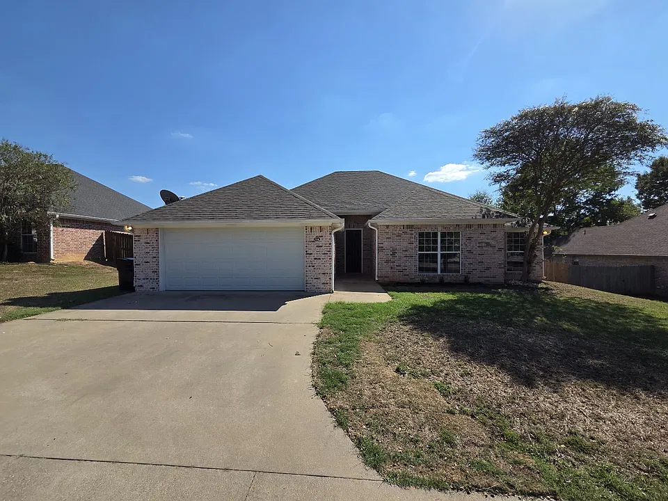 716 Hollybrook Dr
