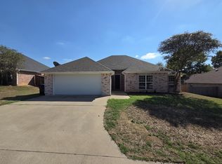 716 Hollybrook Dr, Longview, TX 75605