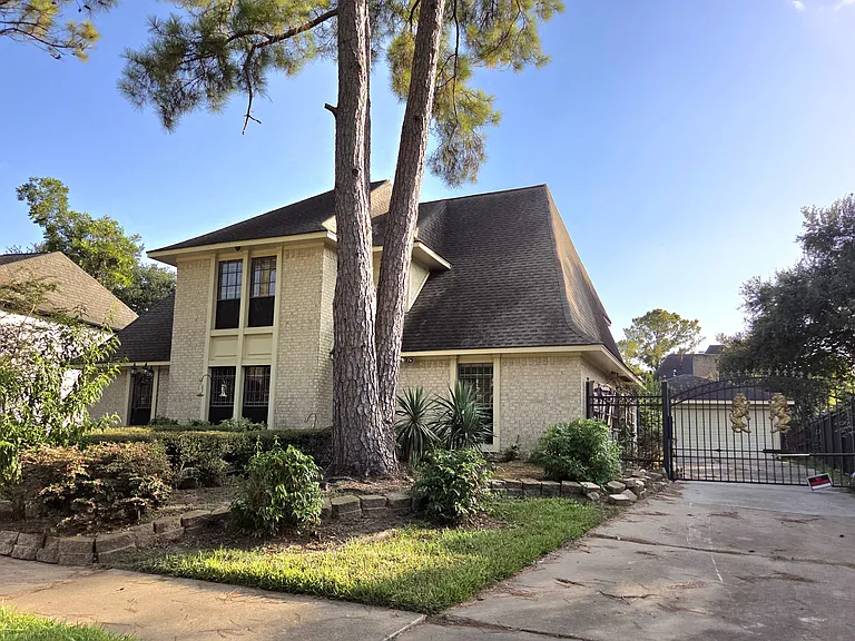 8826 Heatherly Dr — Photo 1
