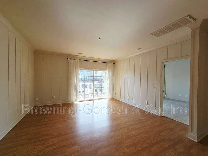 2 bed, 2.0 bath, 1174 sqft, $1,750 — Photo 2