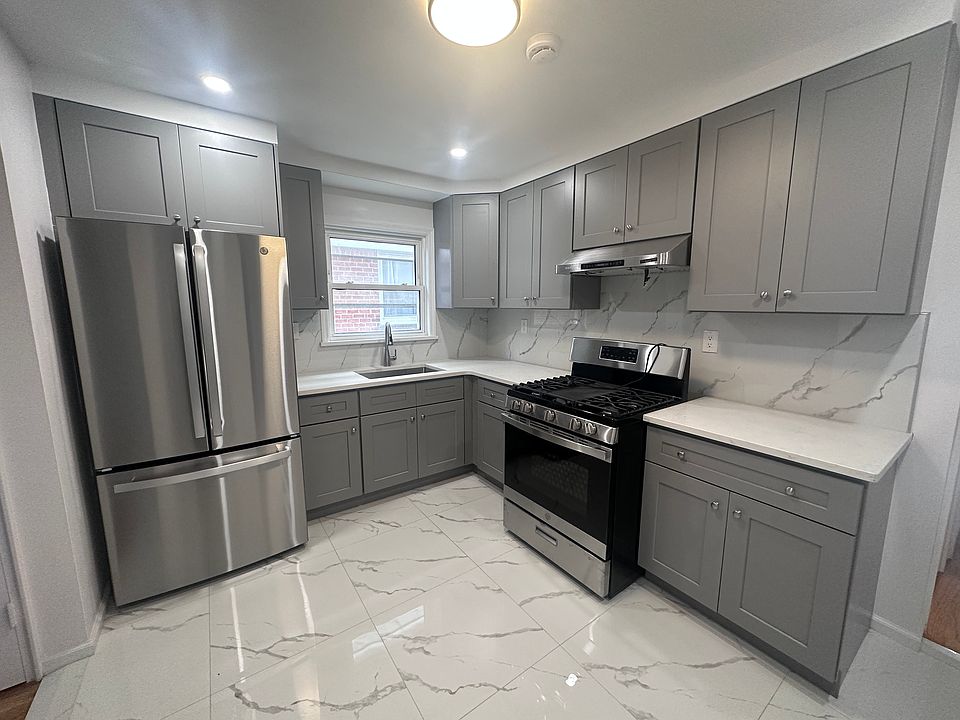 1st image of 22-18 Clintonville St #1