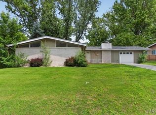 2445 Allen Dr, Florissant, MO 63033