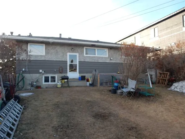 1330 W 34th St SE, Calgary, AB T2A 0Z9