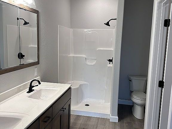 3rd image of 602 Dawn Ave