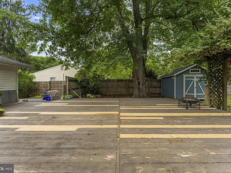 203 Maple St — Photo 28