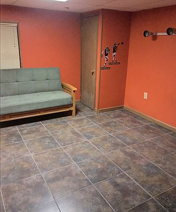 5th image of 22436 Hamilton Dr