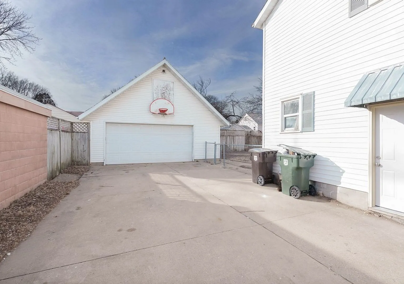 2303 Main Street — Photo 2