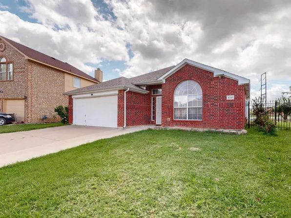 2217 Sophie Ln, Arlington, TX 76010
