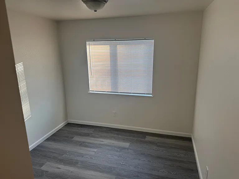 1961 Christine Dr — Photo 3