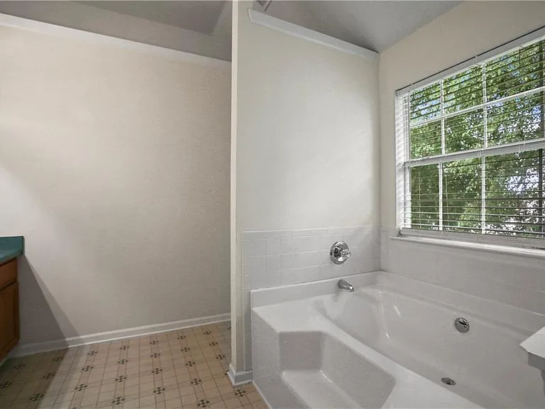 2224 Eagles Nest Cir — Photo 33