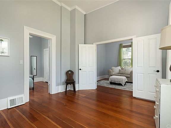 5th image of 250 N Live Oak Ave