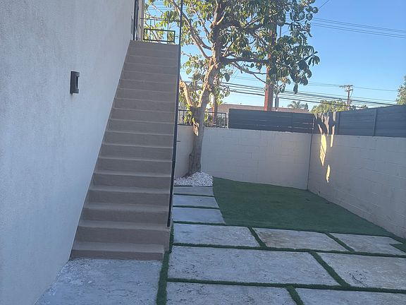3rd image of 1914 W Alameda Ave
