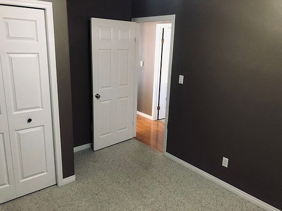 3rd image of 3911 47th Ave