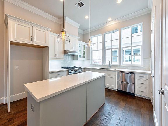 4th image of 2722 Maxroy St