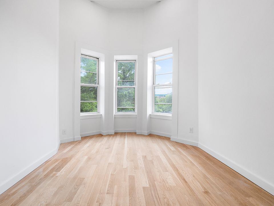 1st image of 75 Bainbridge St #4