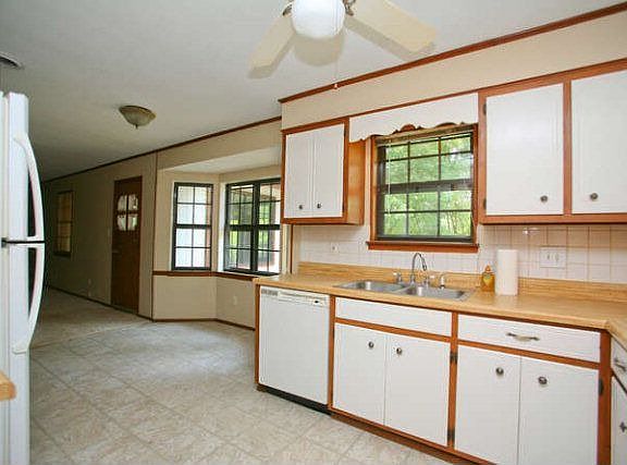 5th image of 233 Shawnee Ct