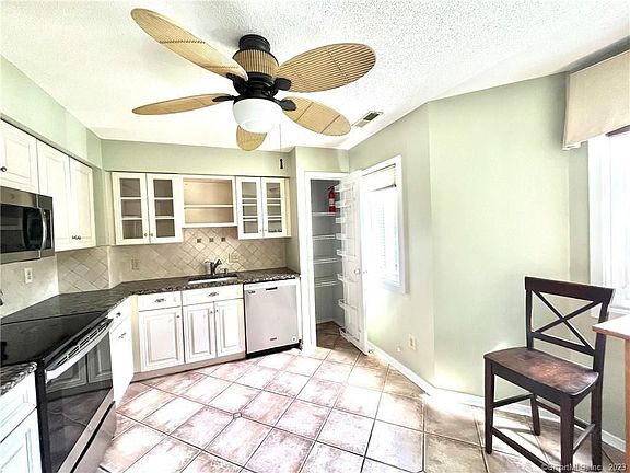 2nd image of 1410 Whitney Ave APT B2