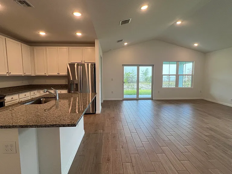 1782 SW Bayshore Blvd — Photo 31