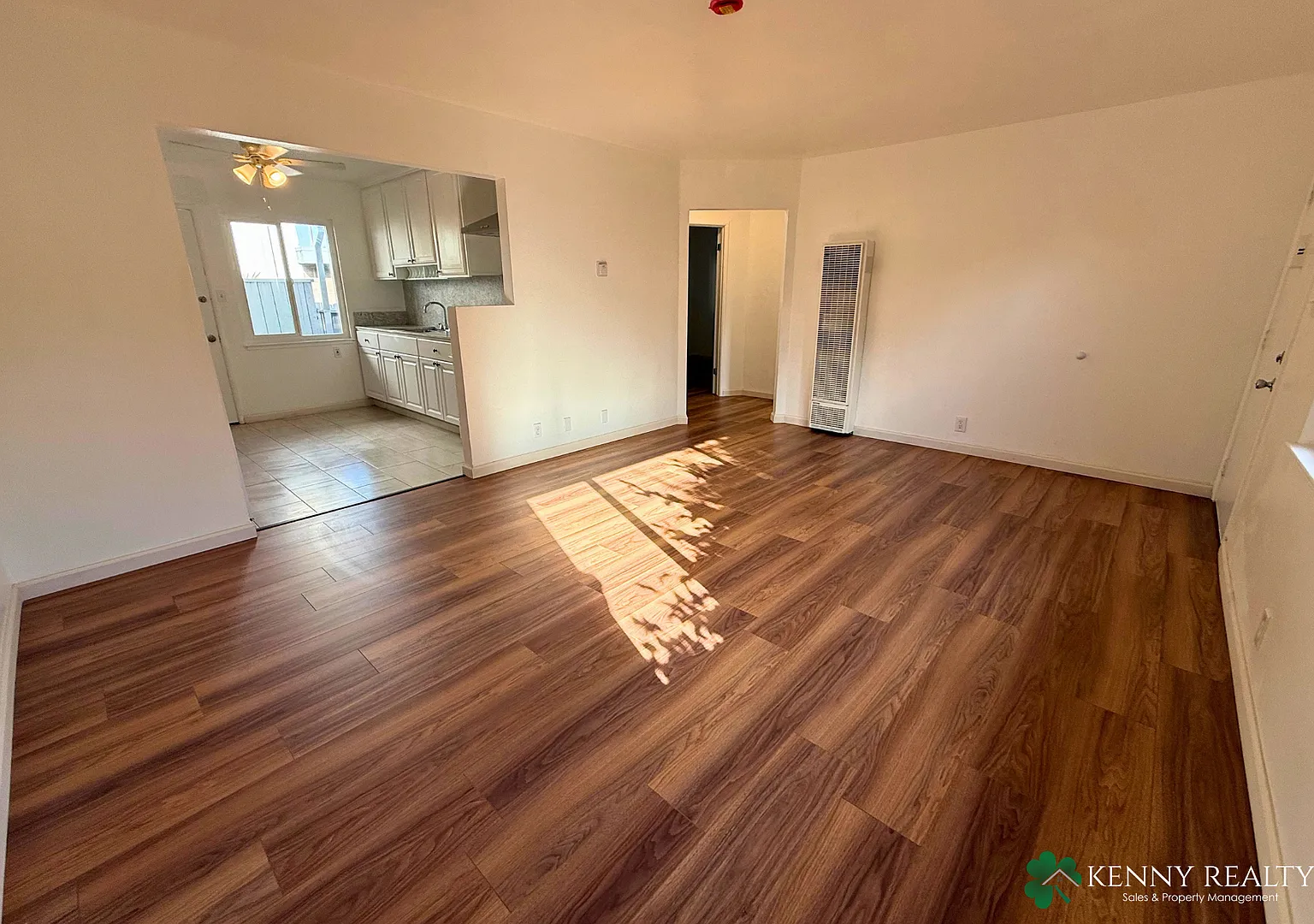 Updated 2BR/1BA Duplex Unit in Burlingame Private Backyard & Detached Garage — Photo 4