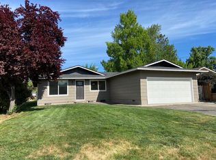 934 N Keene Way Dr, Medford, OR 97504