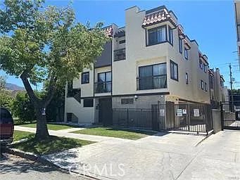 1022 Irving Ave #3